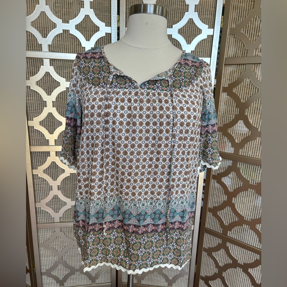 Suzanne Betro Tops - NWT | Suzanne Betro Taupe and Teal Geometric floral tie-neck loose fit tunic